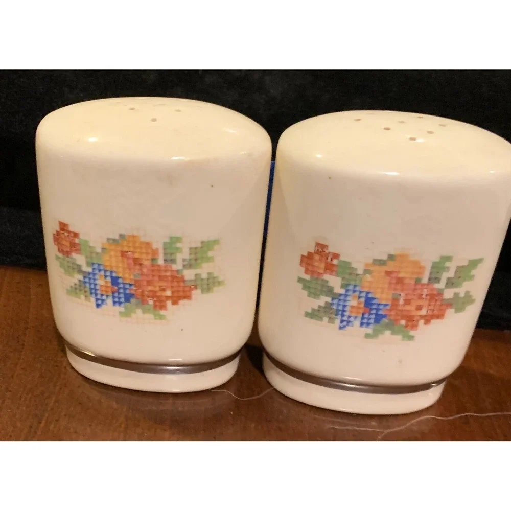 CERAMIC CREAM COLORED SALT AND PEPPER SHAKERS WITH GOLD TRIM AND EMBORDER DESIGN